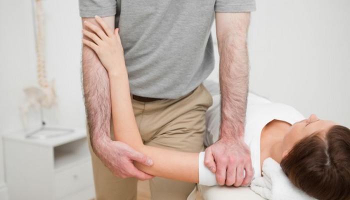Лечение, симптоми и степени на деформиране на остеоартрозата на рамото (DOA)