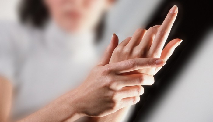 Защо ставите на пръстите боли по време на бременност?