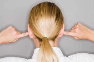Защо остеохондрозата причинява шум в ушите и как да се лекува?