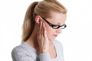 Причини за болка в шията и зад ухото и какво да правите с нея