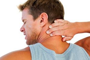 Защо вратът боли при завъртане на главата и как да се лекува