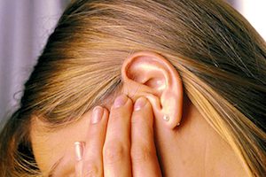 Пулсиране в ухото с остеохондроза - причини, диагноза и лечение