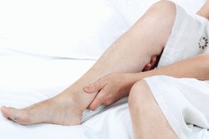 Симптомите и лечението на краката на краката при сън