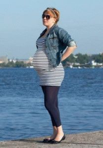 Как да се справяме с подуване на краката по време на бременност