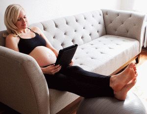 Какво да направите, ако краката подуят по време на бременност