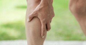 Защо краката болят от коляно до крак?