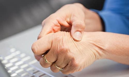 Симптоми и лечение на ръчен артрит