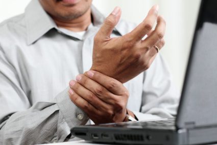 Симптоми на полиартрит на пръстите и ръцете и методи на лечение