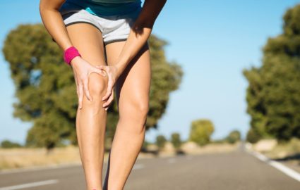 Причини за появата и лечението на болката в колянната става