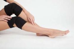 Коментари на лекарите за турмалиновите подложки за коляното: има ли полза от тях?