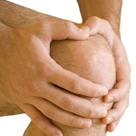 Контузия на колянната става: мехлеми и лечение с народни средства