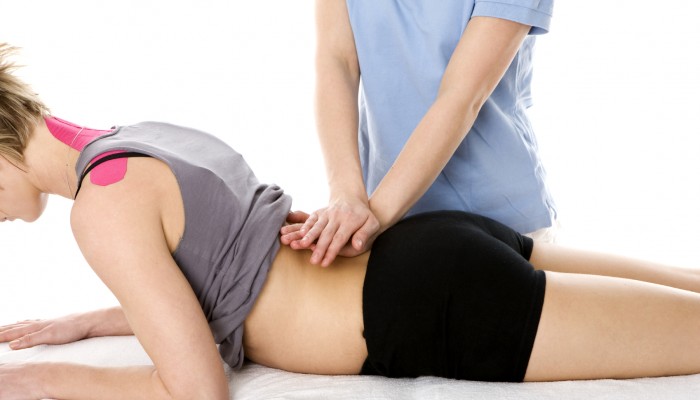 Симптоми и лечение на нараняване на гърба след падане