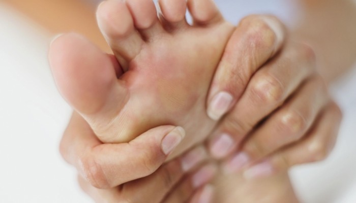 Симптоми и лечение на разместване на пръстите на краката