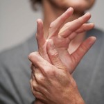 Защо се боят ставите на пръстите: какво да правите и как да лекувате причините за болката