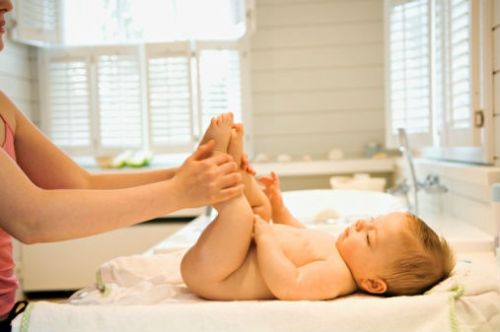 Масаж за лечение на кървене на крака при деца