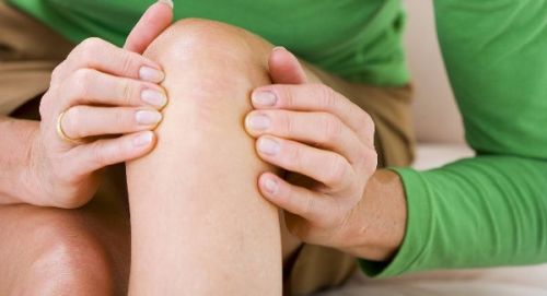 Какво да направите, ако коляното е подуто и болезнено