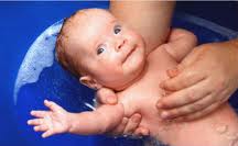 Грижа за кожата на новороденото. Грижа за лицето, грижа за пъпната връв, пилинг на кожата на новородено, измиване на детето и грижа за перинеалната област, къпане на новородено, масаж за новородени.